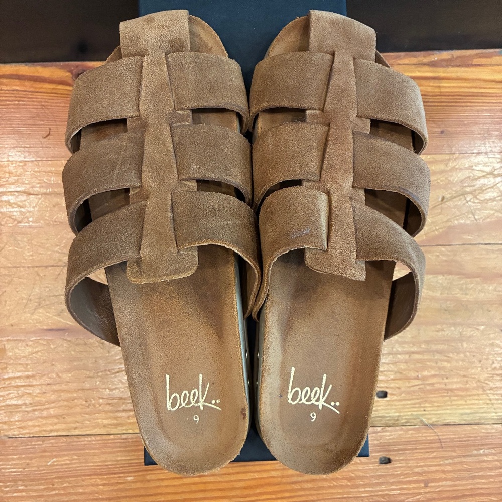 Beek Tody mule in chestnut, size 9 (39)